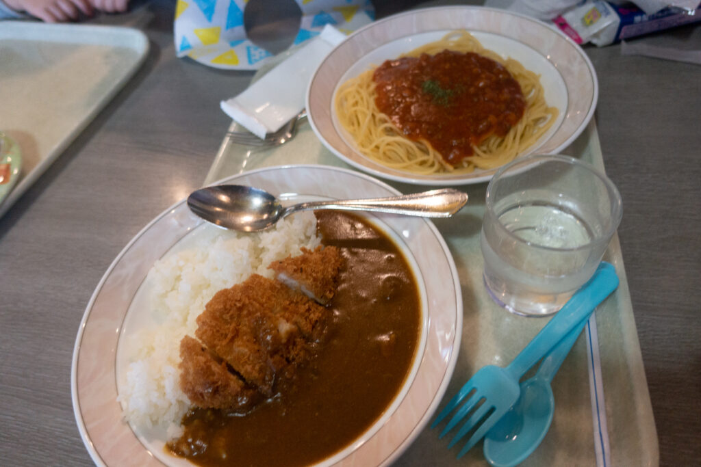 「ロースカツカレー」と「ミートソーススパゲティ」