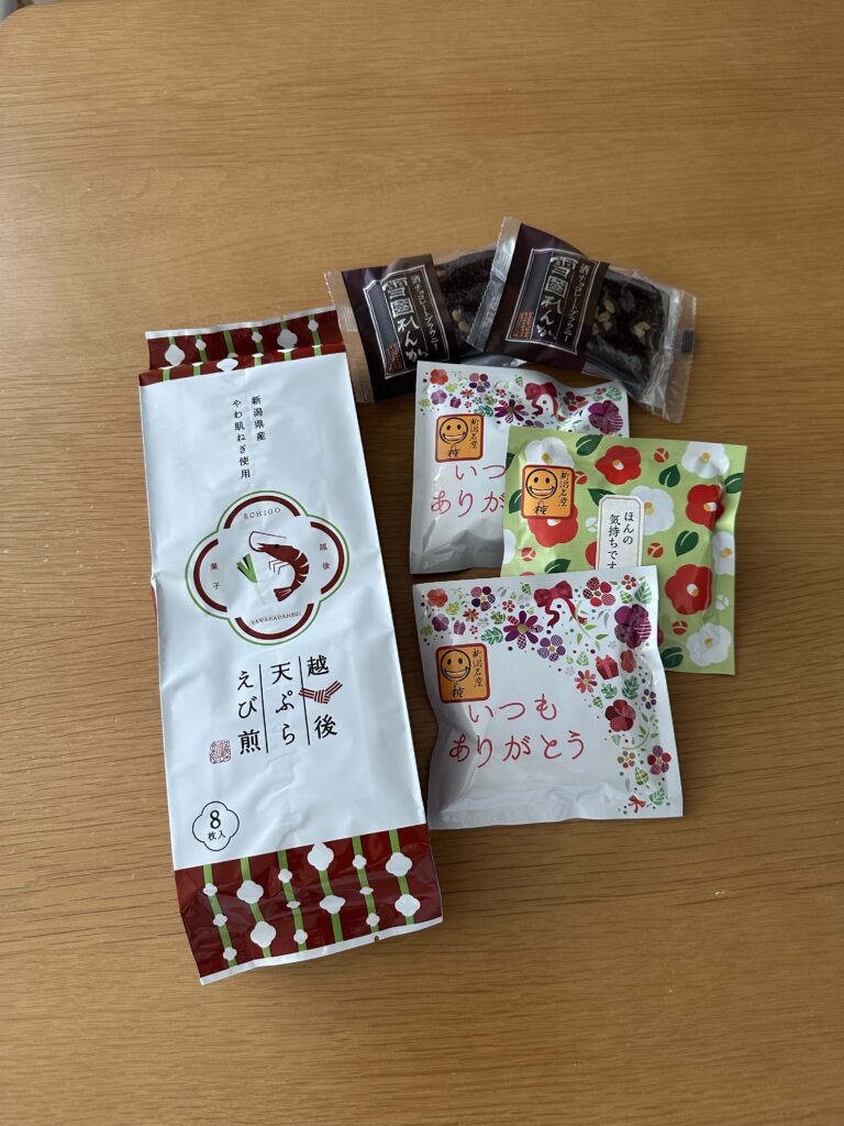 お土産②　えび煎、酒チョコレートブラウニー、柿の種